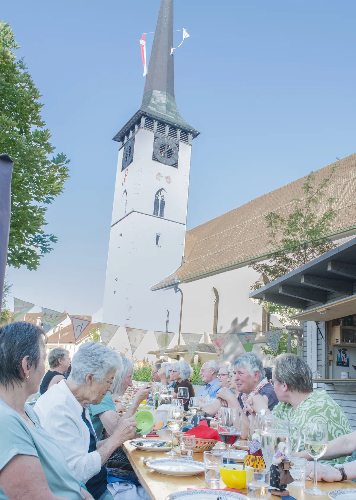 Tavolata mit schöner Kulisse